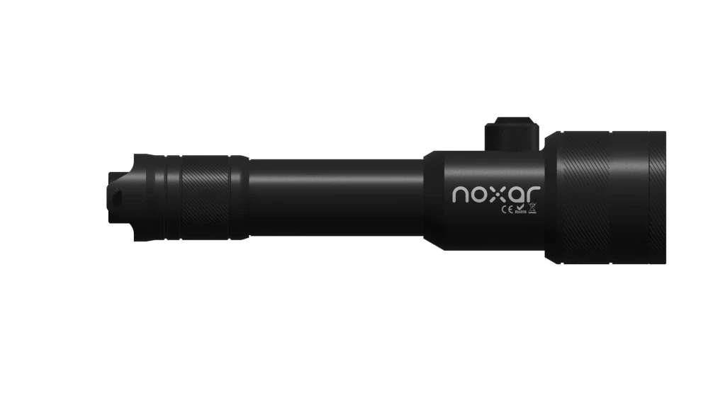 Noxar DIR-PRO v2 – univerzálny iluminátor 4-v-1 (850/940/980 nm + biela LED) s 4000 mAh batériou
